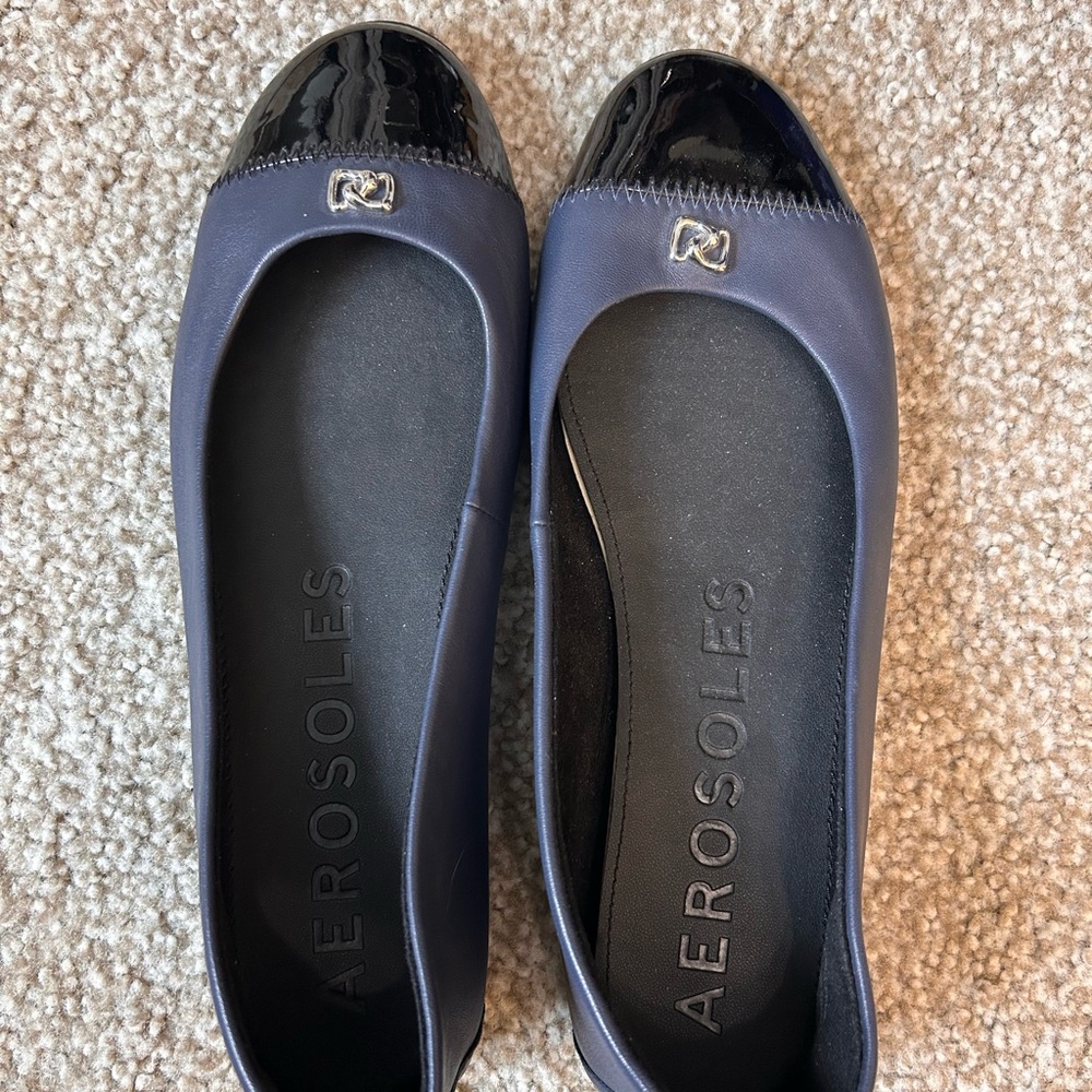 AEROSOLES Navy and Black Flats